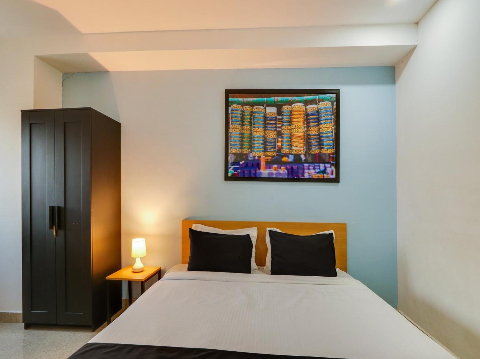 Super Townhouse Qualia Prime Hotel Near Nexus Mall Хайдарабад Экстерьер фото